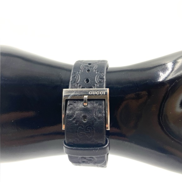 Gucci U Play Abbey Swiss Black Leather Silver Leather Watch